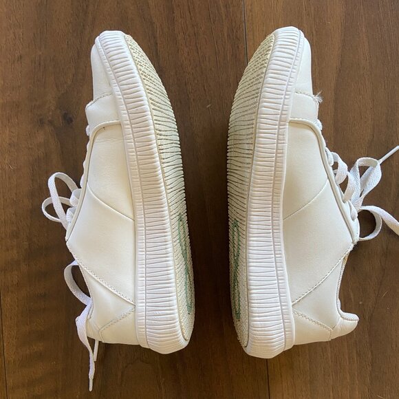 Non Slip Infinity by Cherokee White Sneakers - Size 6 - Picture 3 of 7